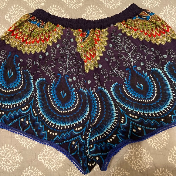 Boho Patterned Flowy Shorts - Picture 4 of 4